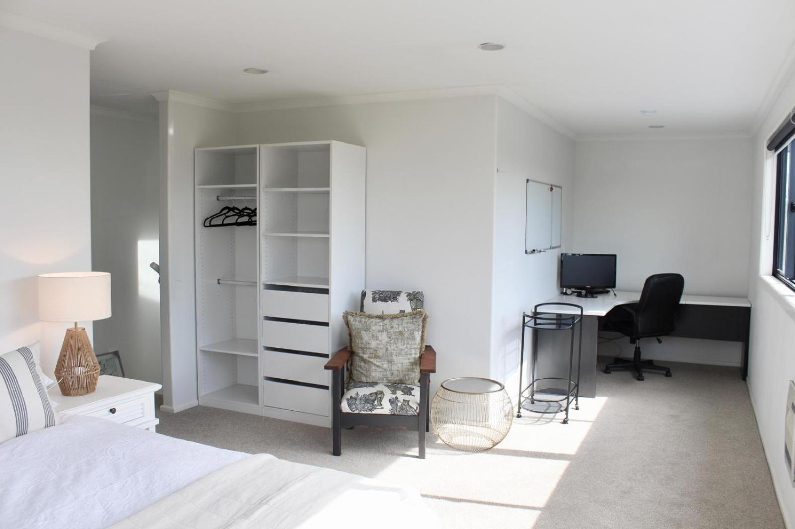 5-Min Walk To Village - Havelock North Holiday Home With Spa Pool Экстерьер фото