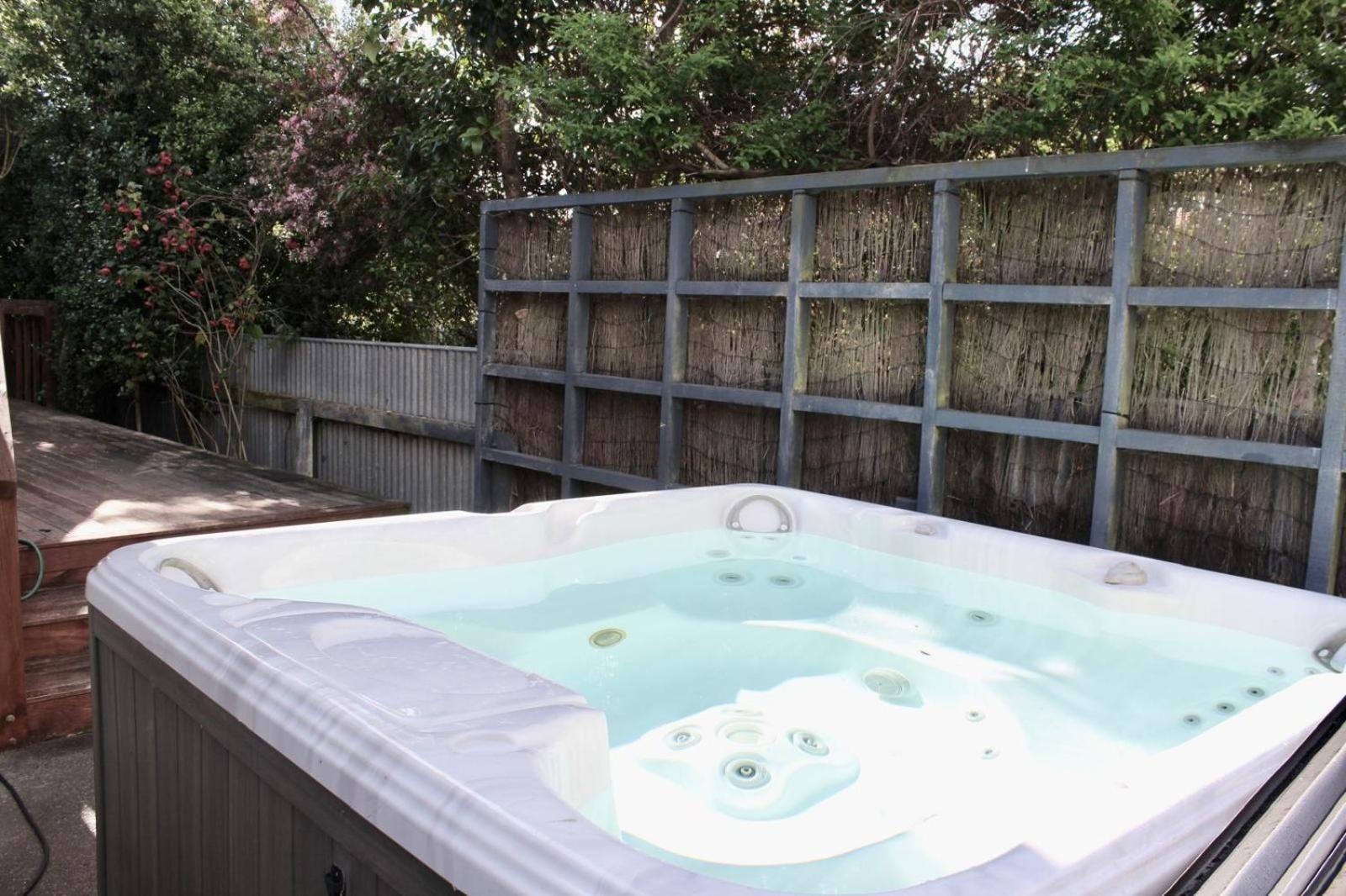 5-Min Walk To Village - Havelock North Holiday Home With Spa Pool Экстерьер фото